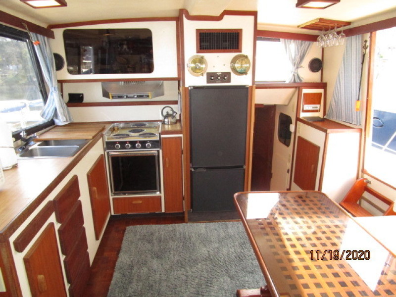 1981 Prairie Boat Works "36" Double Cabin
