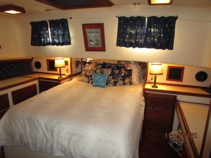1981 Prairie Boat Works "36" Double Cabin