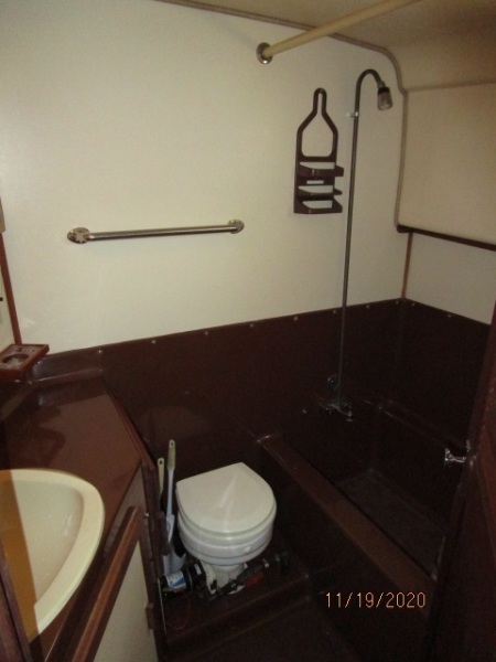 1981 Prairie Boat Works "36" Double Cabin