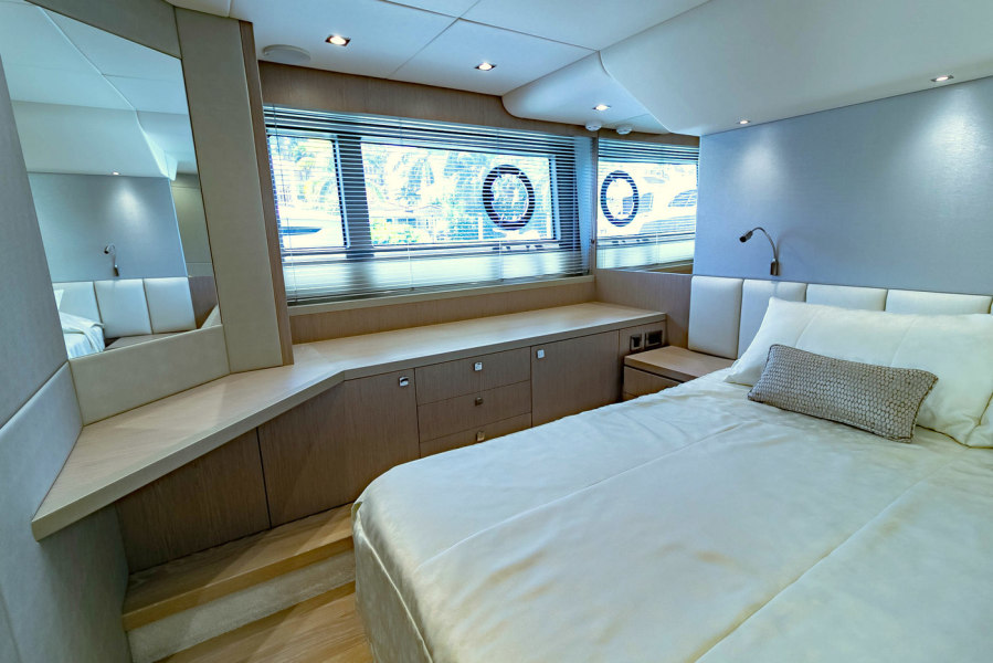 52' 2018 Sunseeker Manhattan