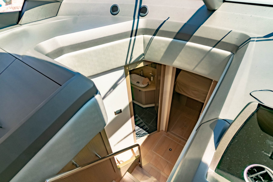 52' 2018 Sunseeker Manhattan