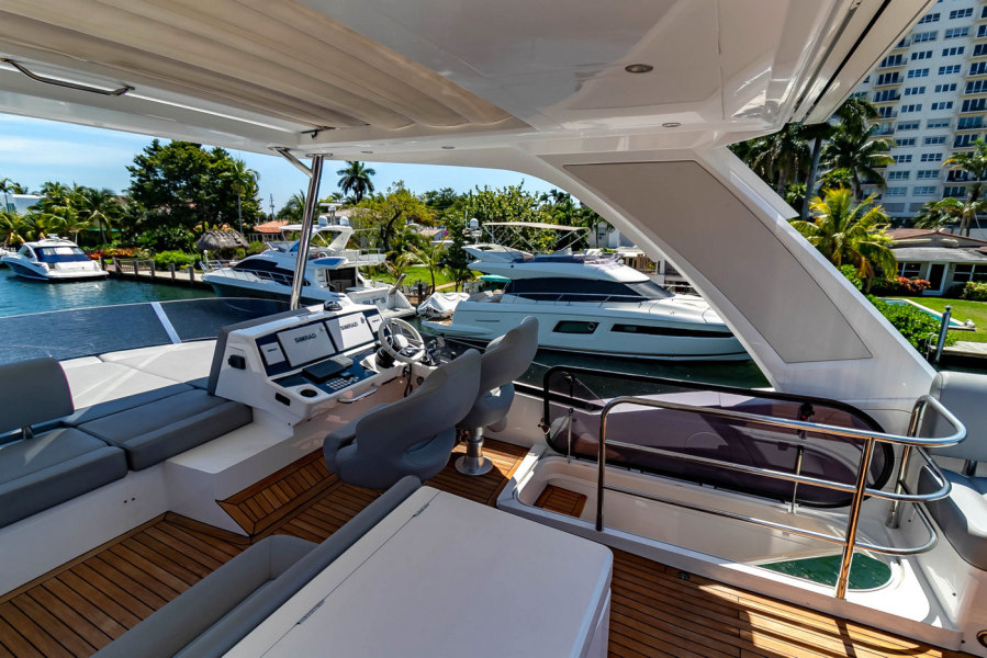 52' 2018 Sunseeker Manhattan