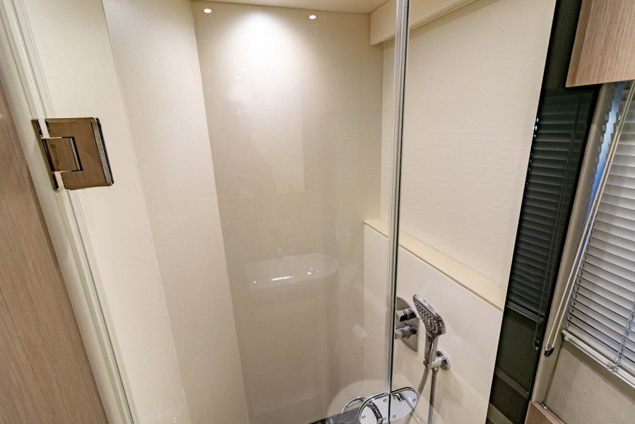 52' 2018 Sunseeker Manhattan