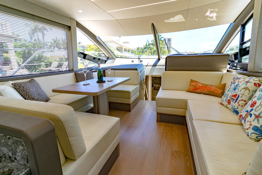 52' 2018 Sunseeker Manhattan