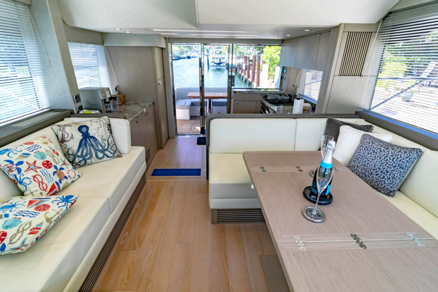 52' 2018 Sunseeker Manhattan