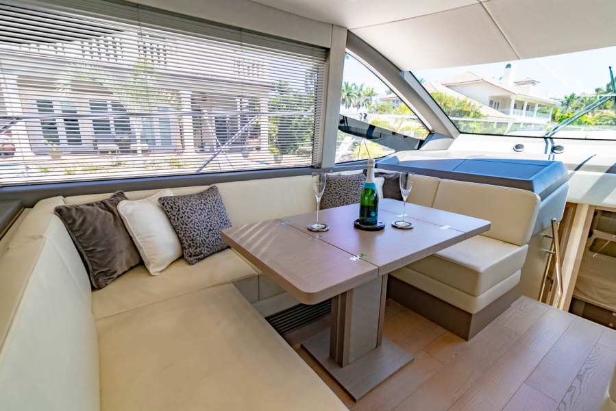 52' 2018 Sunseeker Manhattan