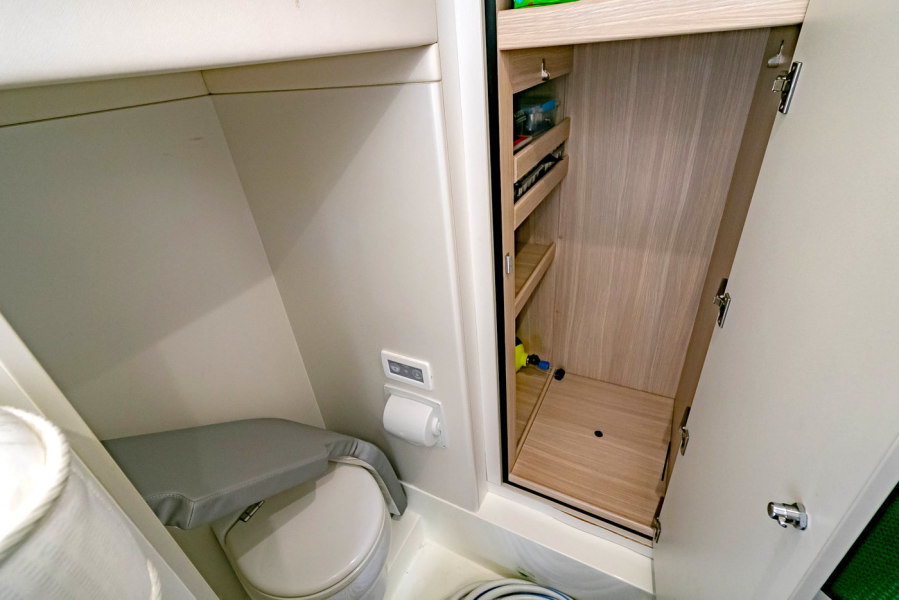 52' 2018 Sunseeker Manhattan