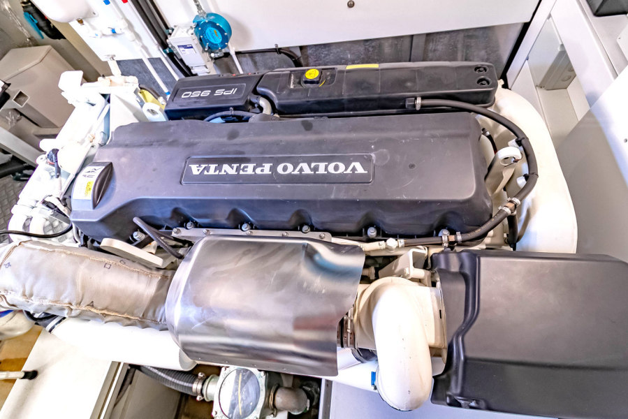 52' 2018 Sunseeker Manhattan