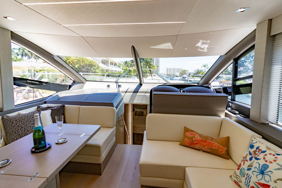 52' 2018 Sunseeker Manhattan