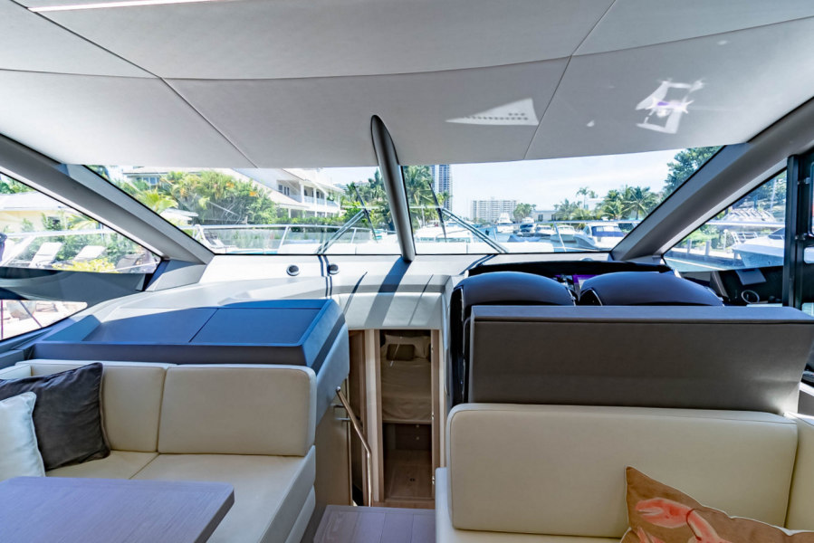 52' 2018 Sunseeker Manhattan