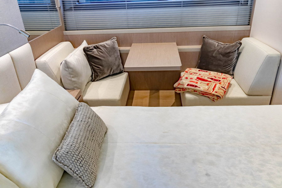 52' 2018 Sunseeker Manhattan