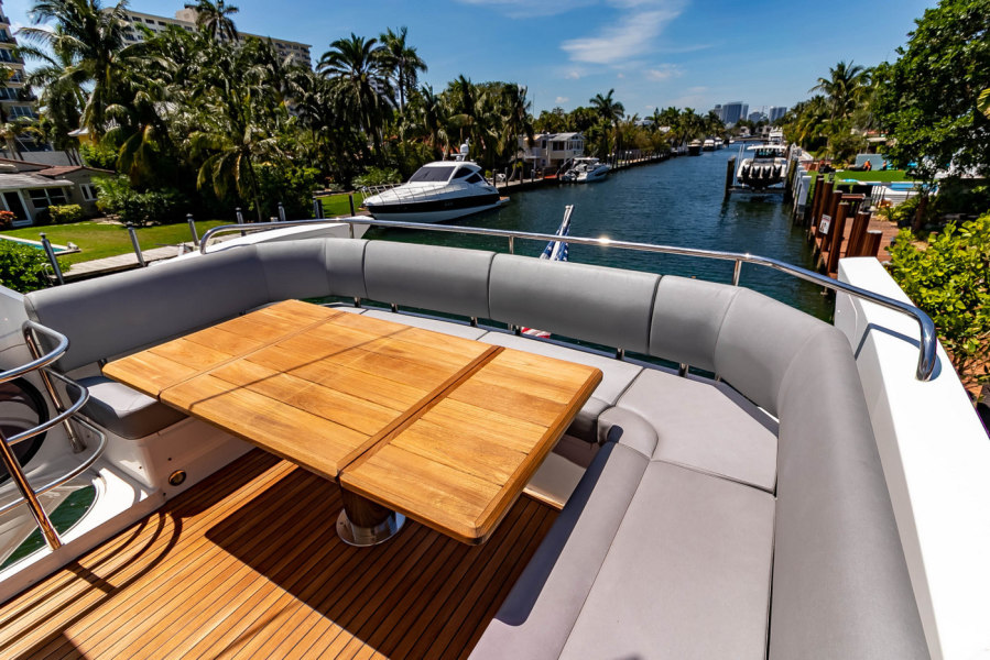 52' 2018 Sunseeker Manhattan