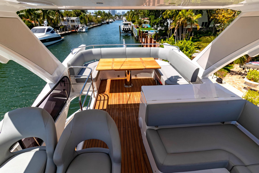52' 2018 Sunseeker Manhattan