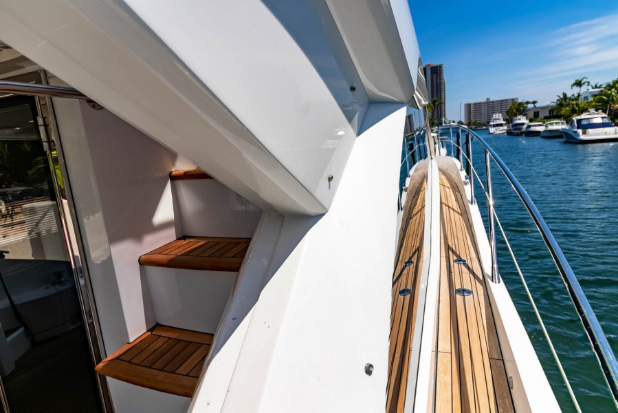 52' 2018 Sunseeker Manhattan