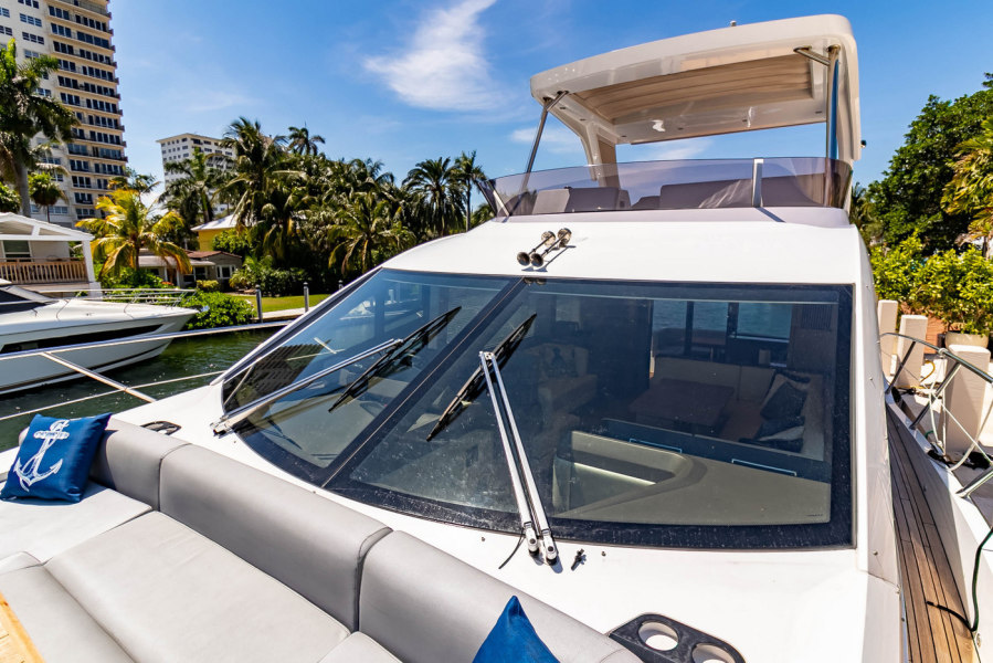 52' 2018 Sunseeker Manhattan