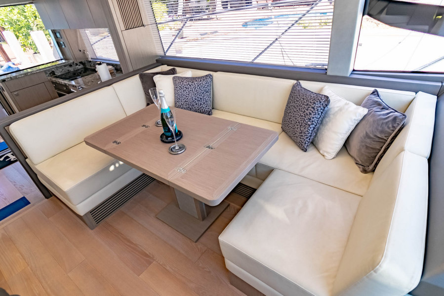 52' 2018 Sunseeker Manhattan