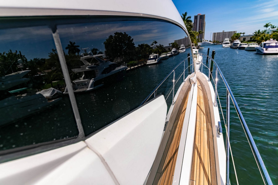 52' 2018 Sunseeker Manhattan