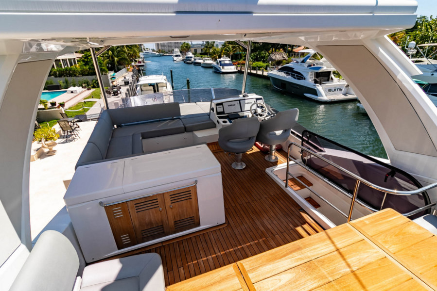 52' 2018 Sunseeker Manhattan