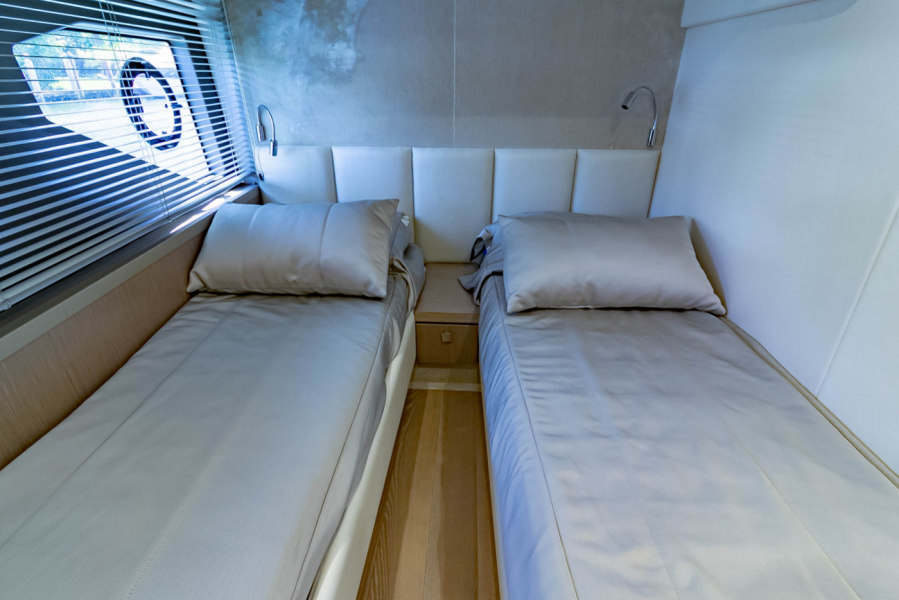 52' 2018 Sunseeker Manhattan