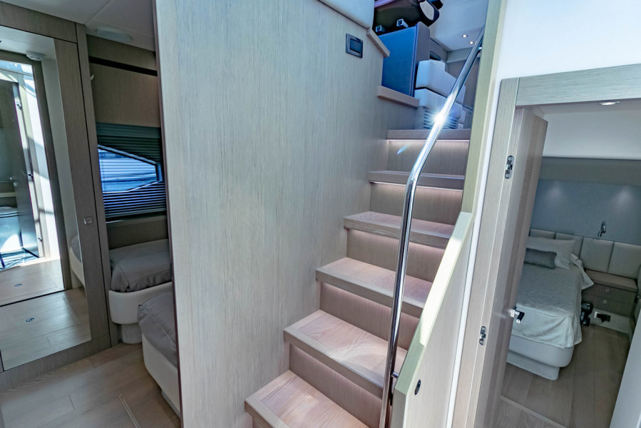 52' 2018 Sunseeker Manhattan