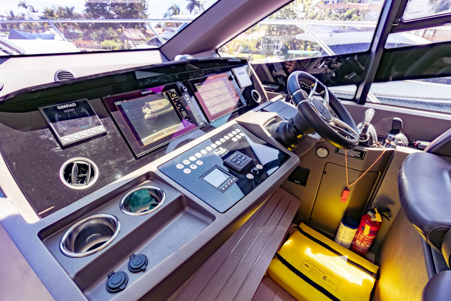 52' 2018 Sunseeker Manhattan