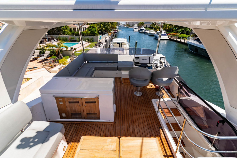 52' 2018 Sunseeker Manhattan