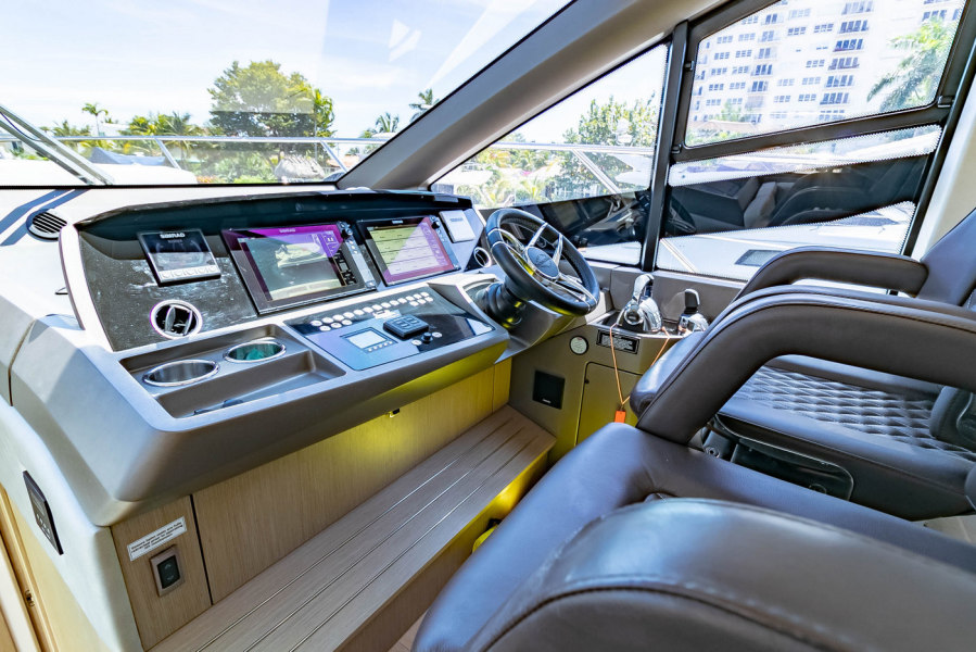 52' 2018 Sunseeker Manhattan