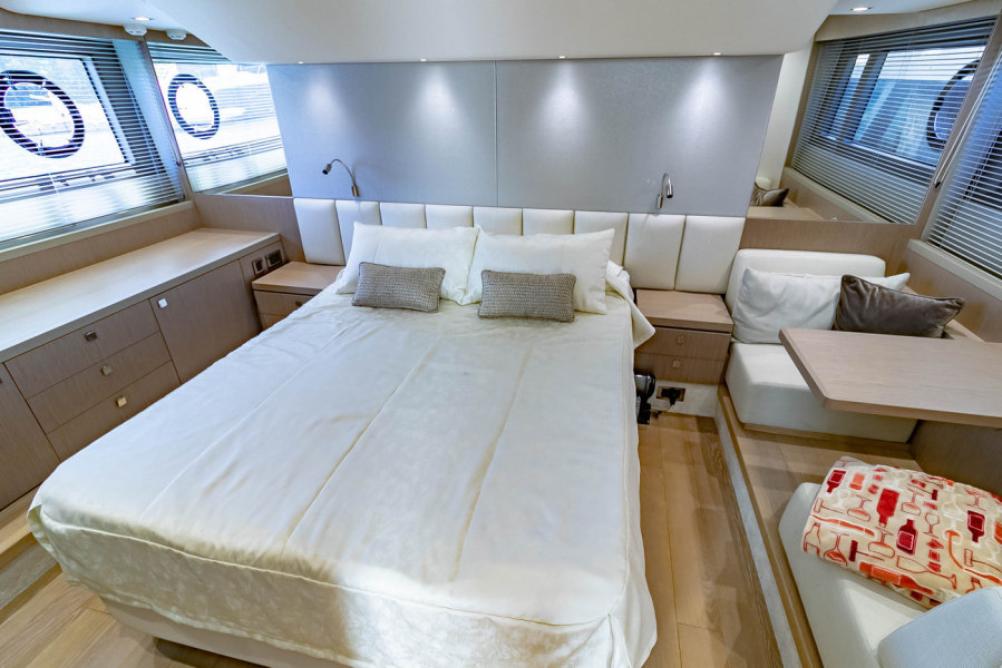 52' 2018 Sunseeker Manhattan