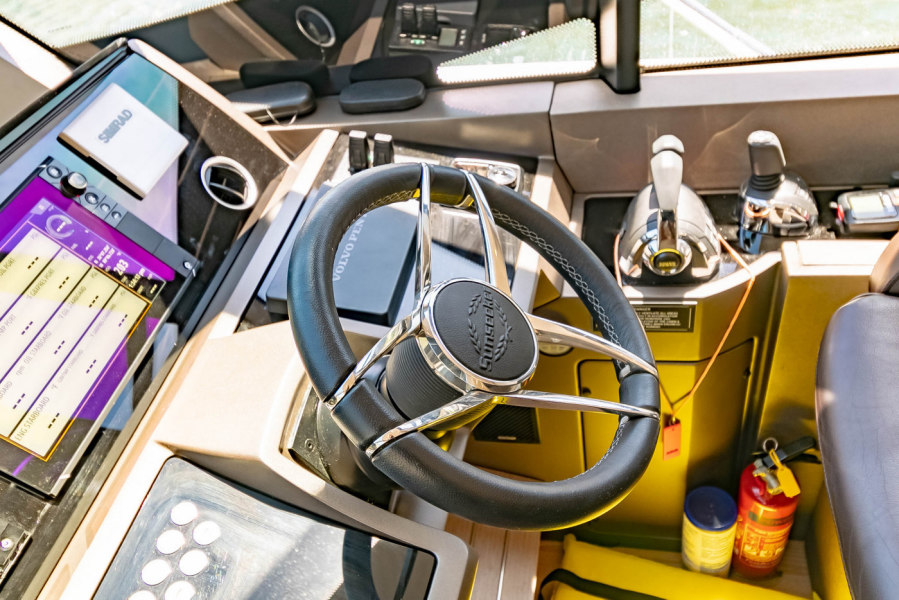 52' 2018 Sunseeker Manhattan