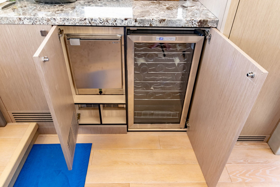 52' 2018 Sunseeker Manhattan