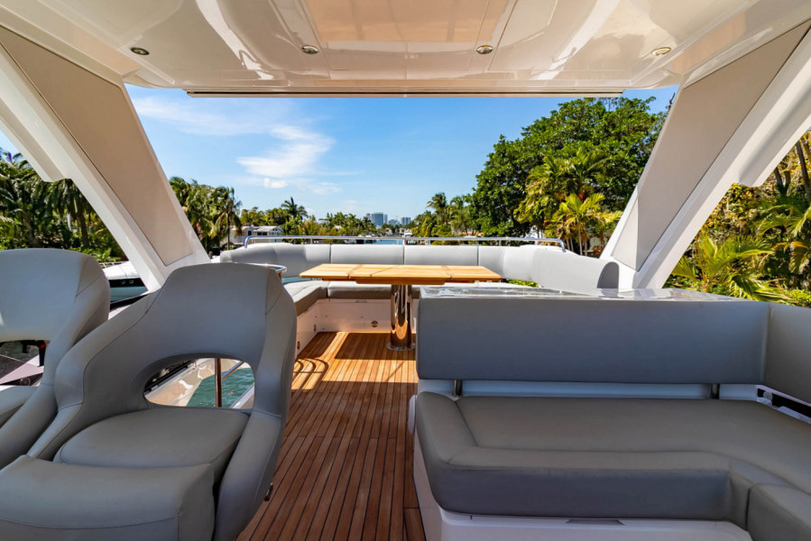 52' 2018 Sunseeker Manhattan