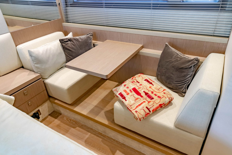 52' 2018 Sunseeker Manhattan