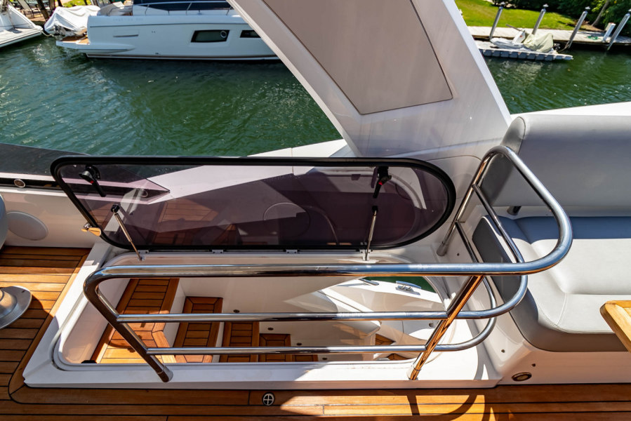 52' 2018 Sunseeker Manhattan
