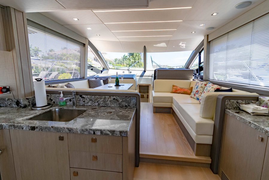 52' 2018 Sunseeker Manhattan