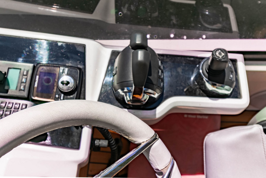 52' 2018 Sunseeker Manhattan