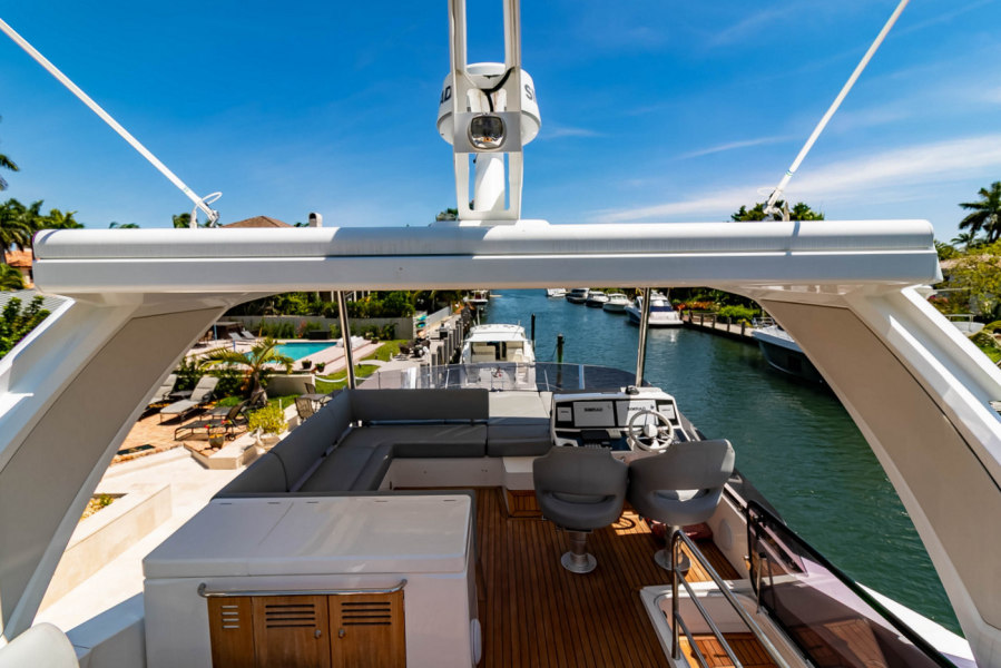 52' 2018 Sunseeker Manhattan