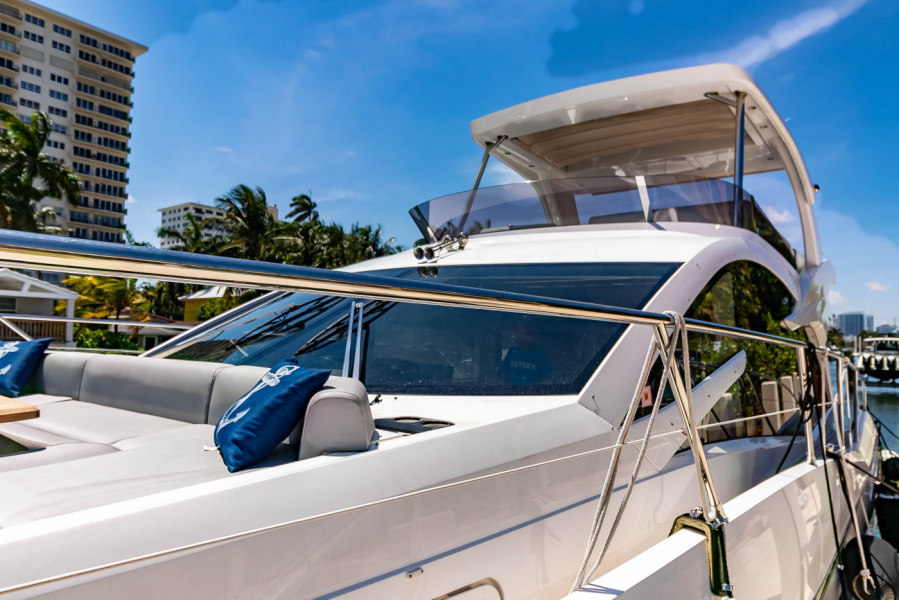 52' 2018 Sunseeker Manhattan