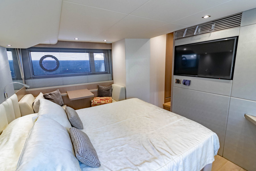 52' 2018 Sunseeker Manhattan