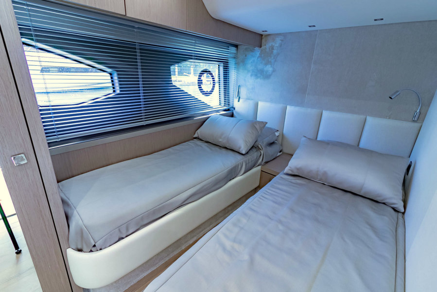 52' 2018 Sunseeker Manhattan