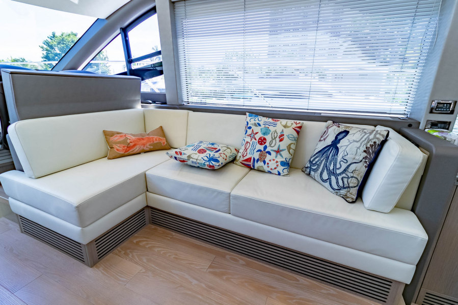 52' 2018 Sunseeker Manhattan