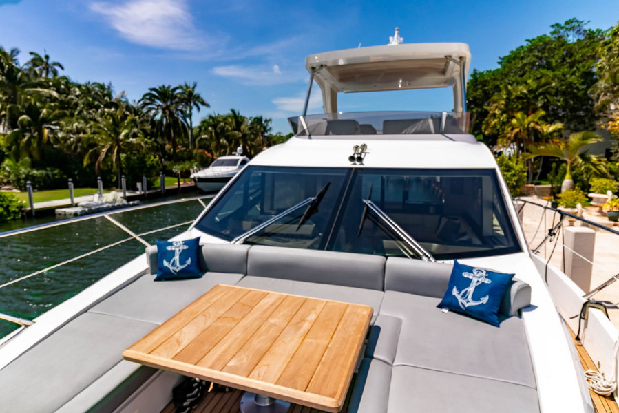 52' 2018 Sunseeker Manhattan