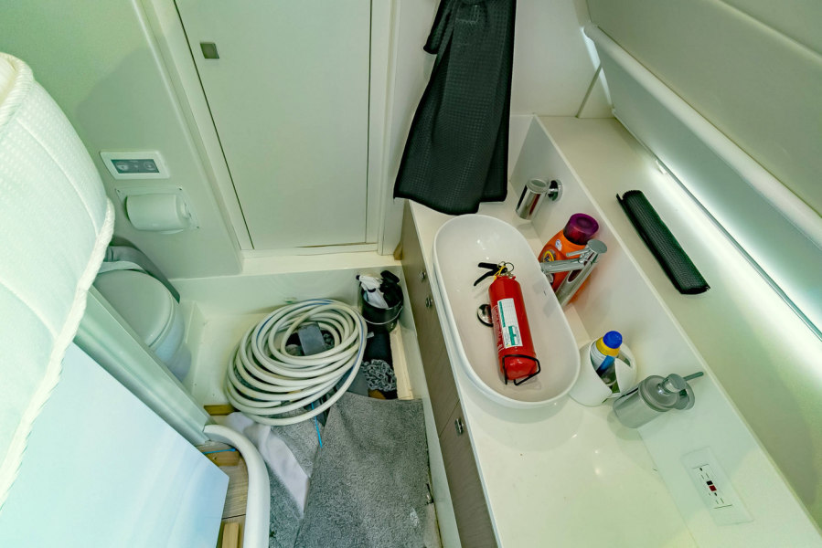 52' 2018 Sunseeker Manhattan