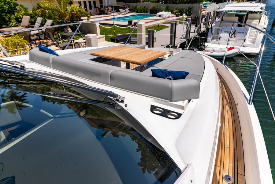 52' 2018 Sunseeker Manhattan