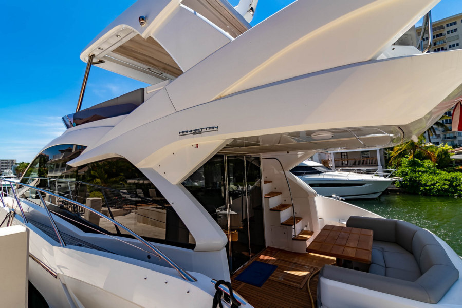 52' 2018 Sunseeker Manhattan