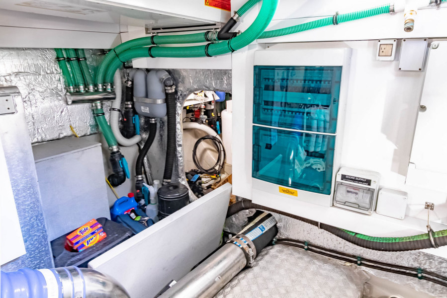 52' 2018 Sunseeker Manhattan