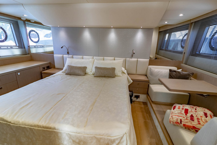 52' 2018 Sunseeker Manhattan