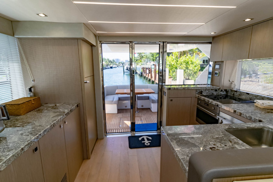 52' 2018 Sunseeker Manhattan