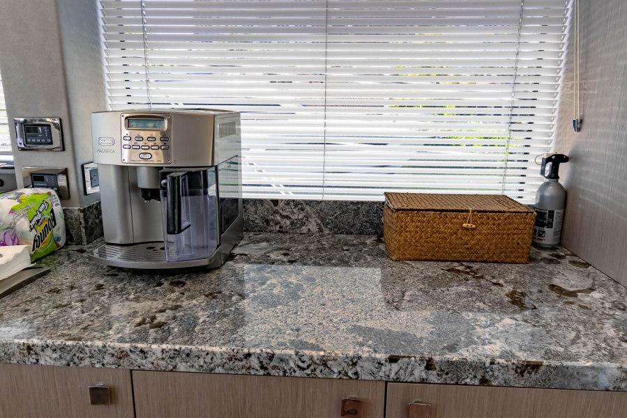 52' 2018 Sunseeker Manhattan