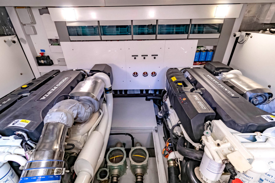 52' 2018 Sunseeker Manhattan