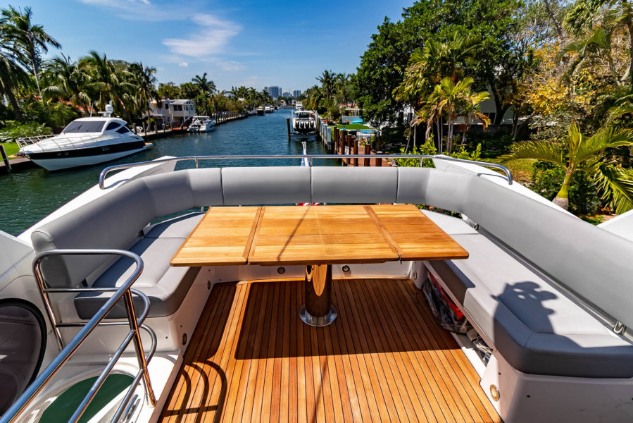 52' 2018 Sunseeker Manhattan